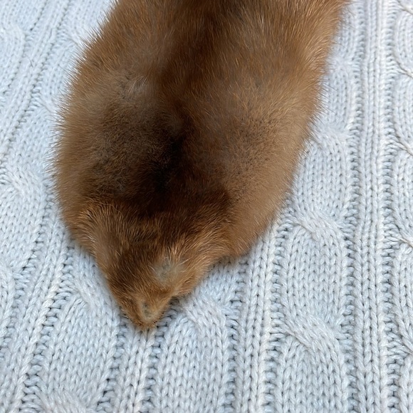 Vintage fur stole. 37” Inches in length. See pics for details. - Picture 13 of 13